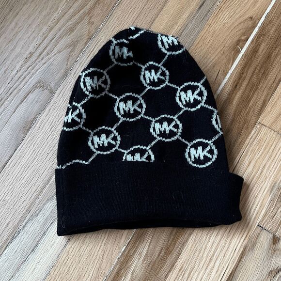 Michael Kors Jet Set black Women’s Beanie‎ Pull On Hat OS circle logo diamond - Picture 1 of 3